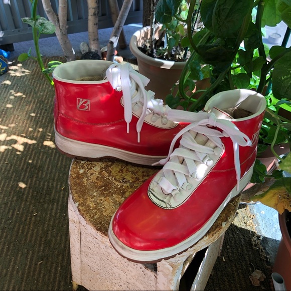 BUFFALINO RED PATENT LEATHER BOOTS - Picture 2 of 9